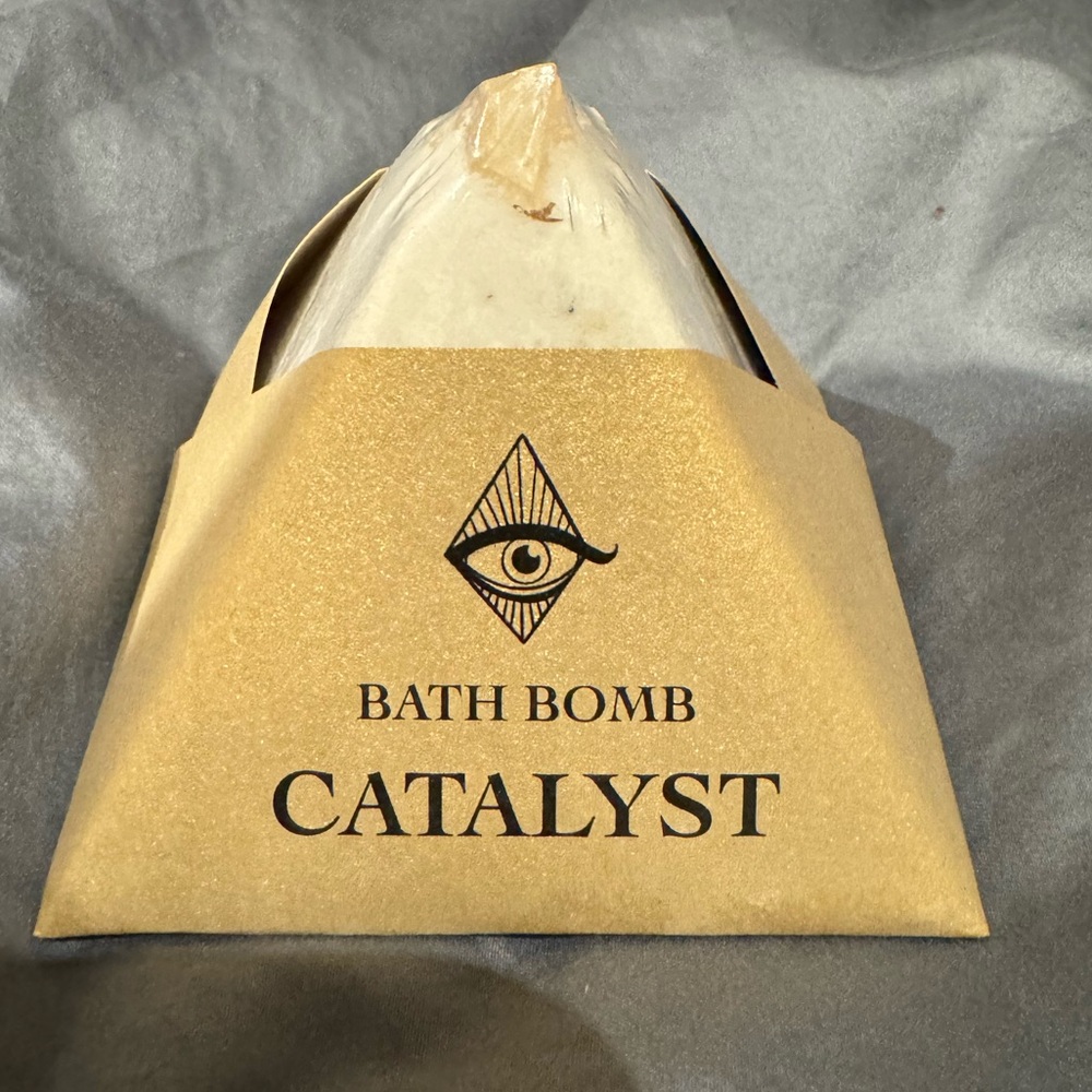 NWT 2 Bath bombs with crystals by Magic Fairy Candles